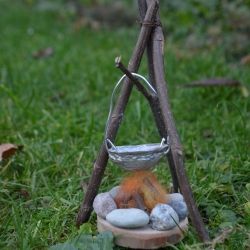 Feuerstelle mit Gestell