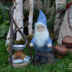 Jonas beim Feuer machen-min