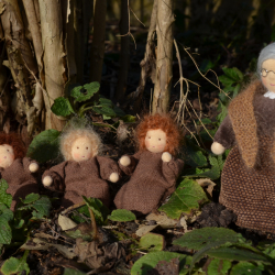 Mutter Erde mit Wurzelkindern